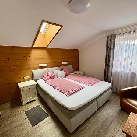 فندق Alpinhotel Inzeller انزل
